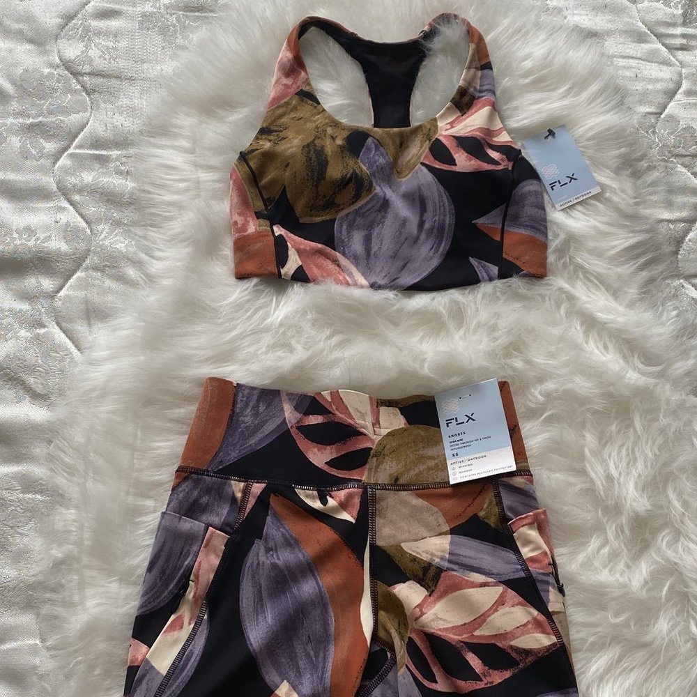 XS - FLX - Matching Set - Sports bra & bike shorts